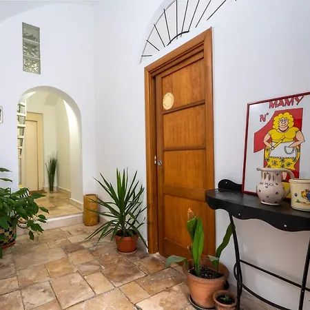 Apartament Guesthost - La Tana Del Turista *