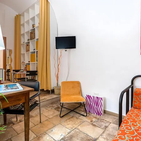 Guesthost - La Tana Del Turista