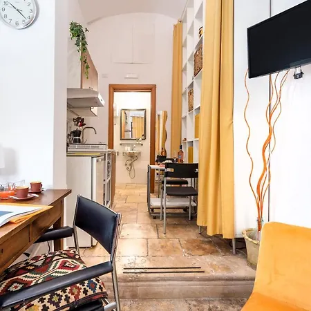 Guesthost - La Tana Del Turista 巴里