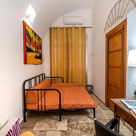 Guesthost - La Tana Del Turista