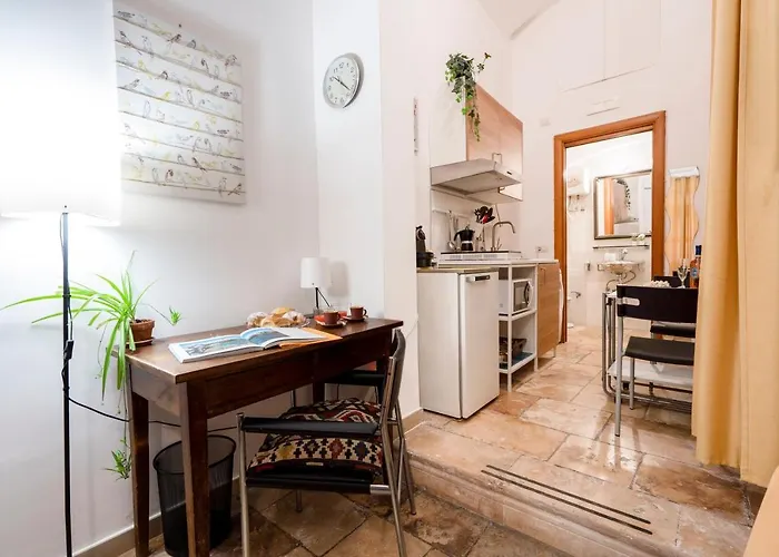 Guesthost - La Tana Del Turista Apartman